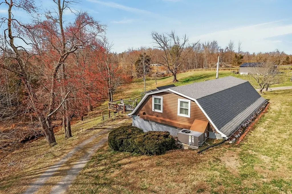 1603 Coon Hunt Road Baxter TN 38544
