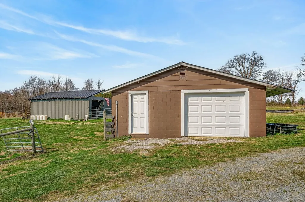 1603 Coon Hunt Road Baxter TN 38544