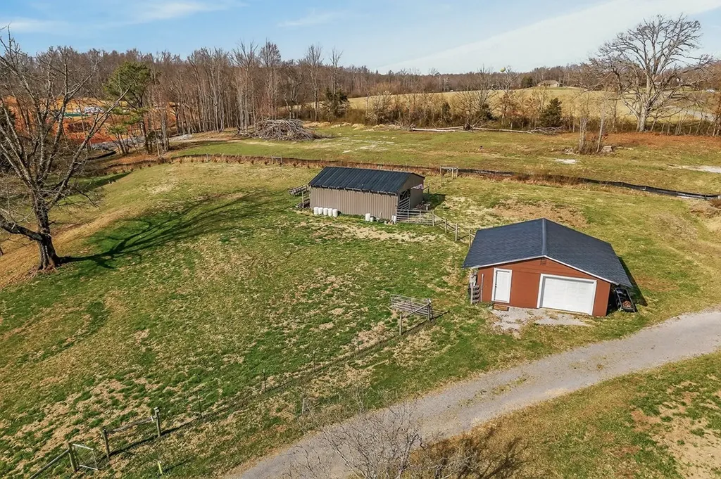1603 Coon Hunt Road Baxter TN 38544