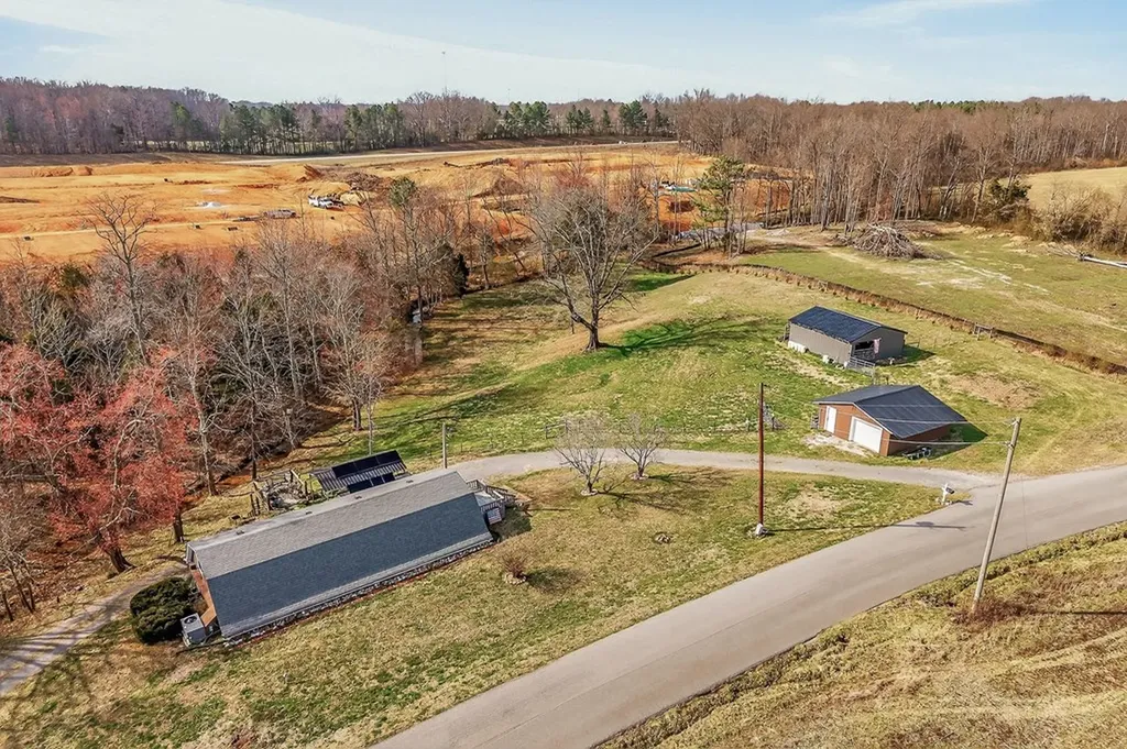 1603 Coon Hunt Road Baxter TN 38544