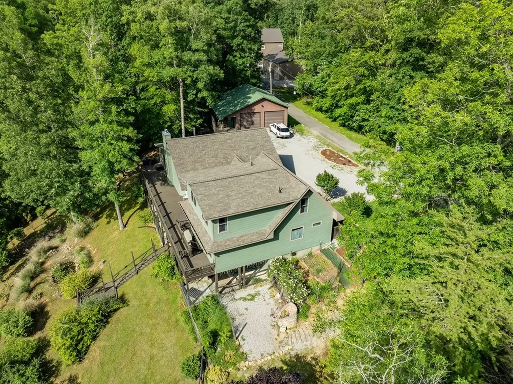 4550 Southgate Road Byrdstown TN 38549