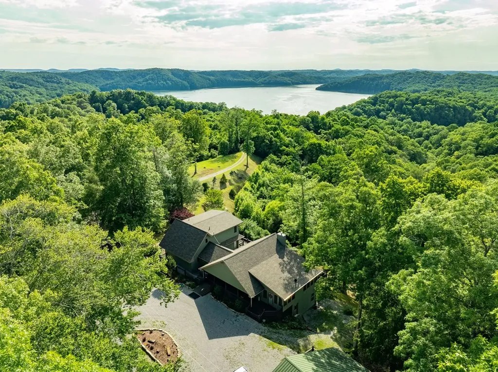 4550 Southgate Road Byrdstown TN 38549