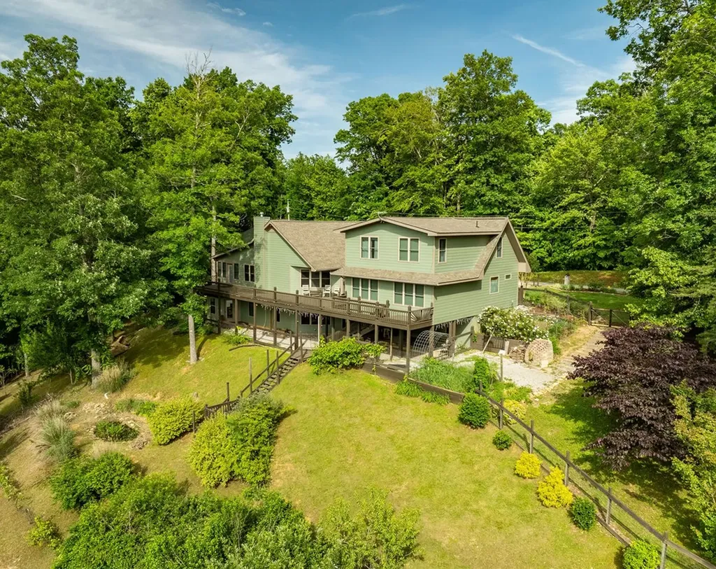 4550 Southgate Road Byrdstown TN 38549