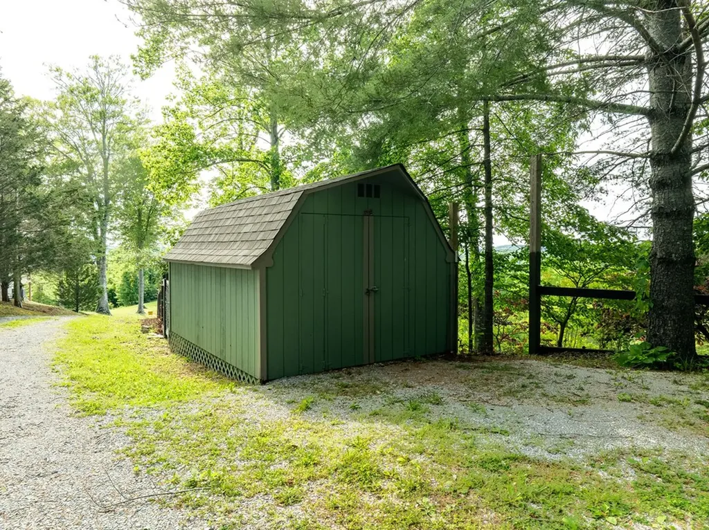 4550 Southgate Road Byrdstown TN 38549