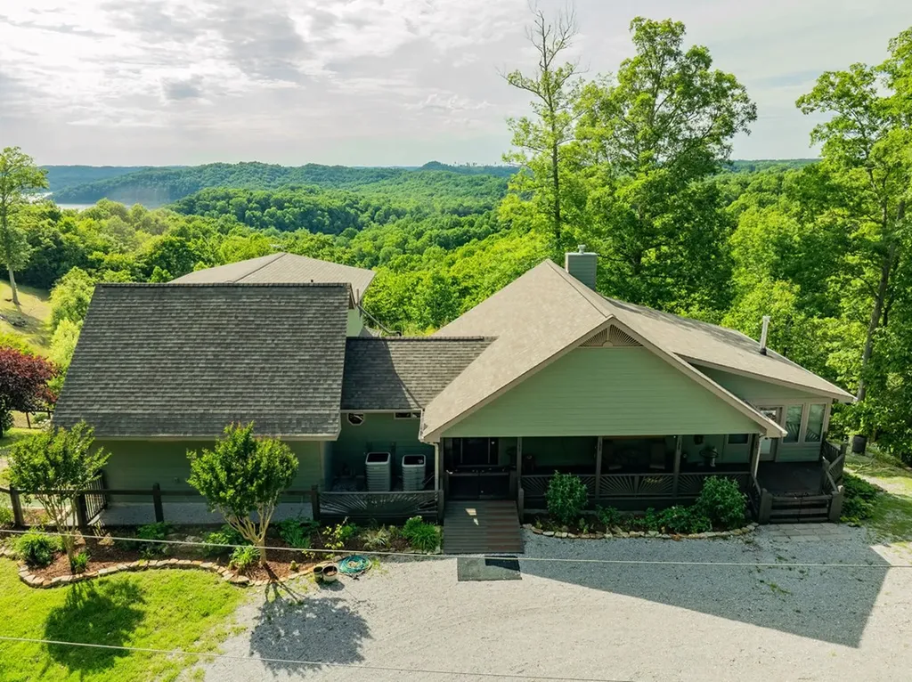 4550 Southgate Road Byrdstown TN 38549