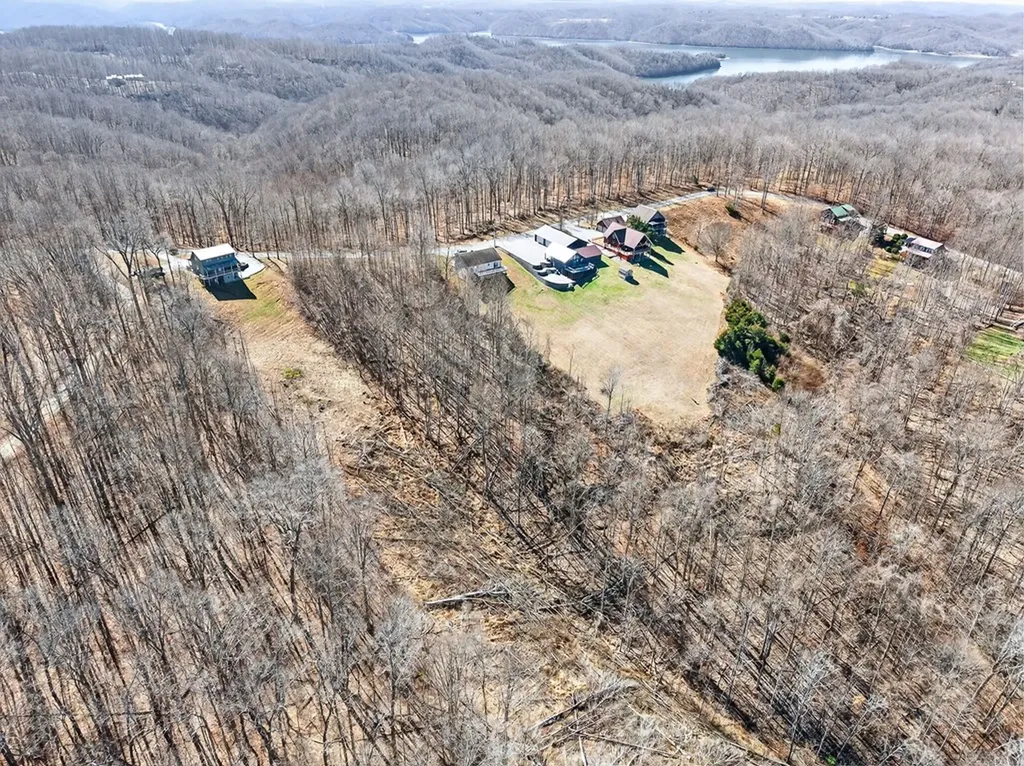 67 & 68 Lillydale Road Byrdstown TN 38549