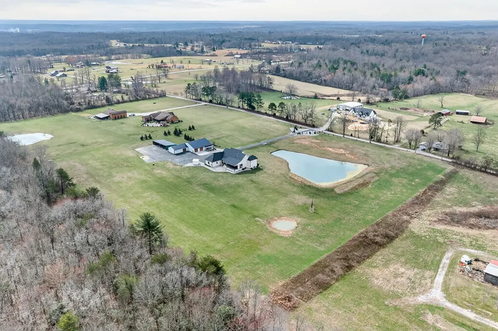 1451 N Les Franklin Road Jamestown TN 38556-5776