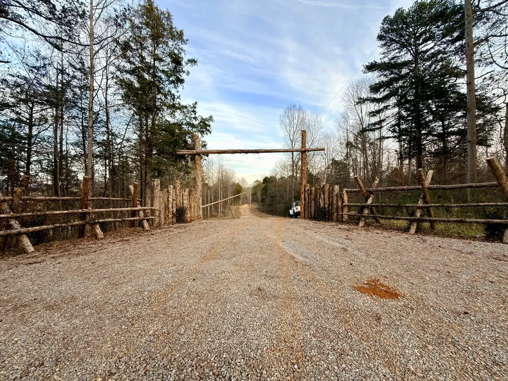5480 Eastport Road Alpine TN 38543