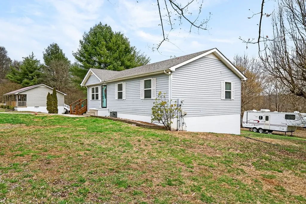 134 Rocky Lane Livingston TN 38570