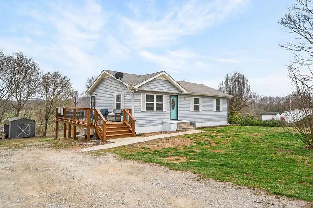 134 Rocky Lane Livingston TN 38570