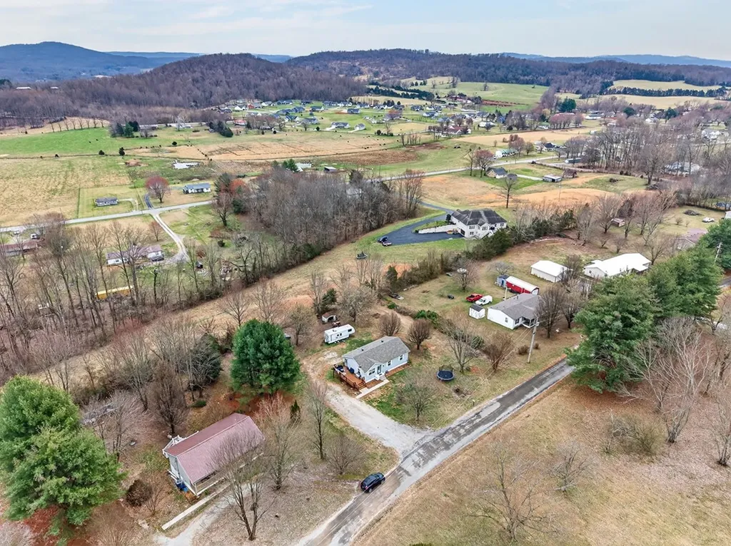 134 Rocky Lane Livingston TN 38570