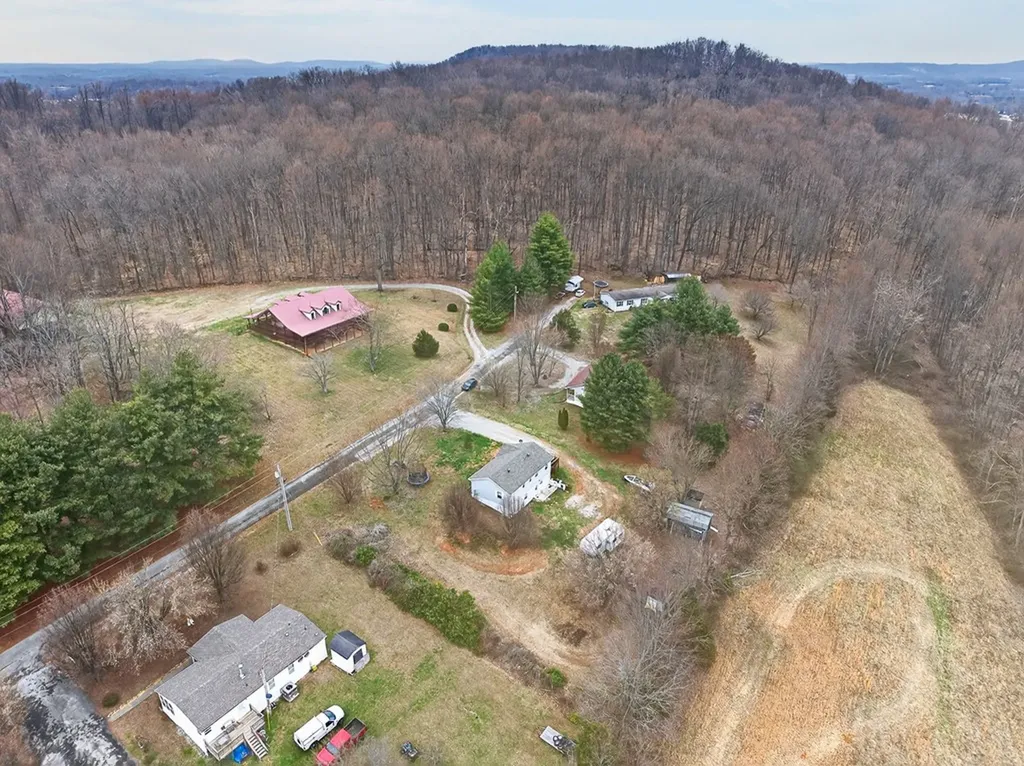 134 Rocky Lane Livingston TN 38570