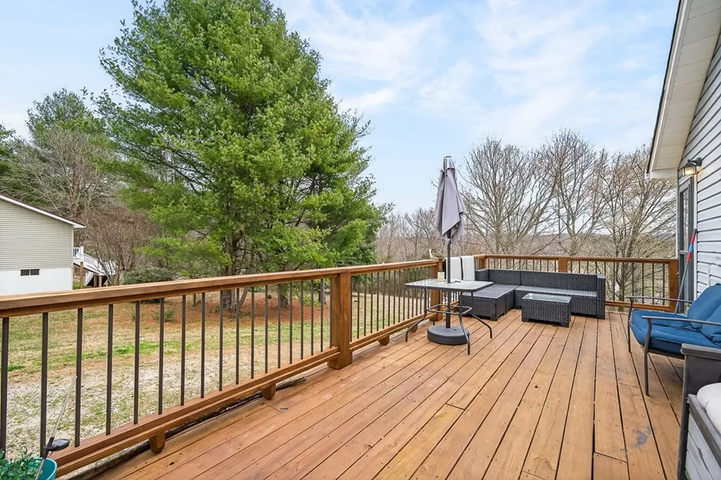 134 Rocky Lane Livingston TN 38570