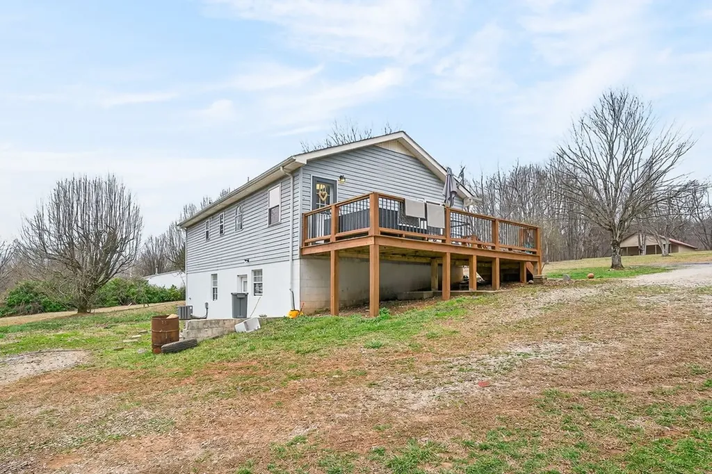 134 Rocky Lane Livingston TN 38570