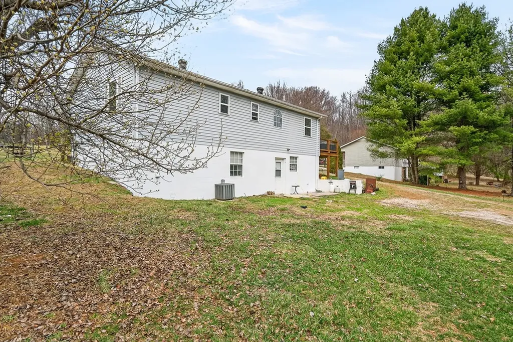 134 Rocky Lane Livingston TN 38570