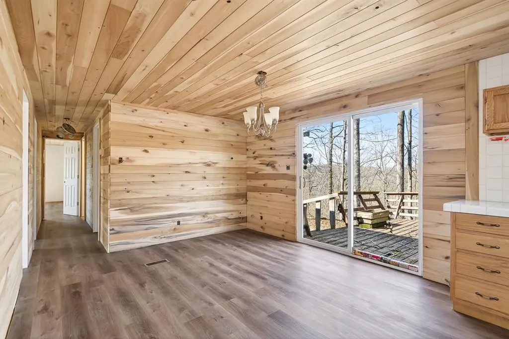 392 R J Bell Road Celina TN 38551