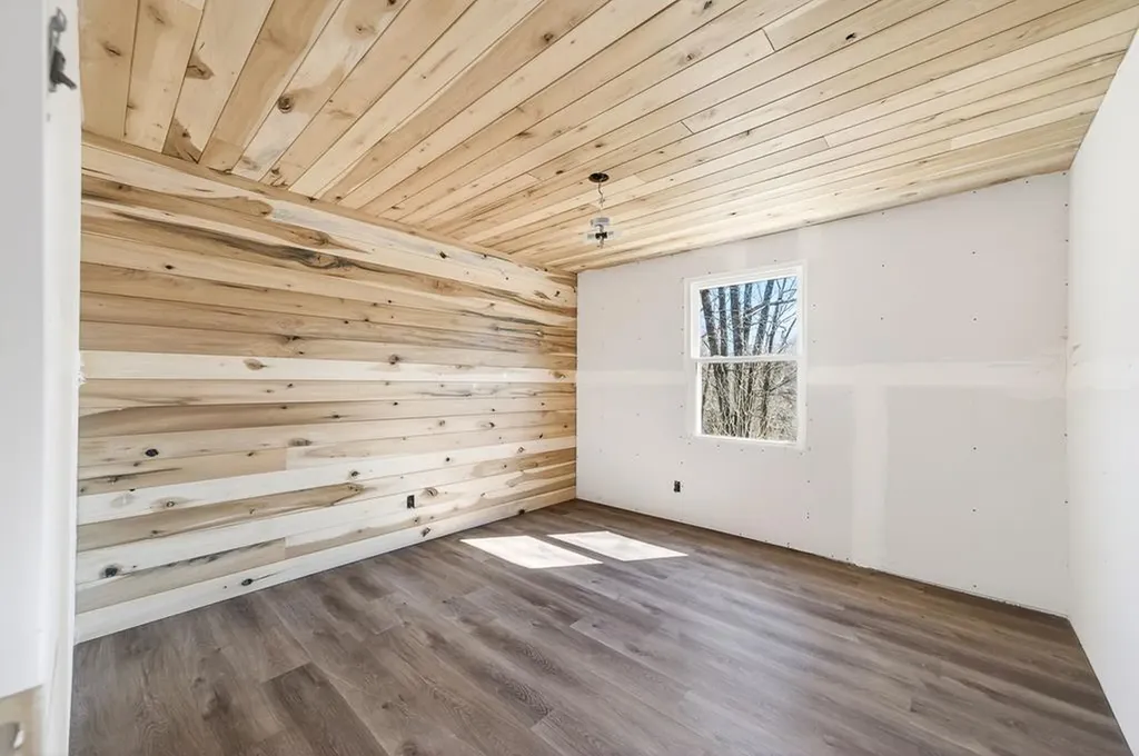 392 R J Bell Road Celina TN 38551