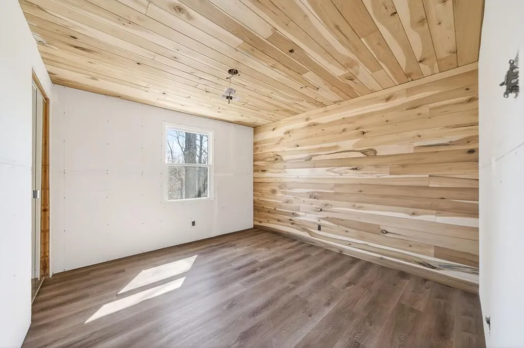 392 R J Bell Road Celina TN 38551