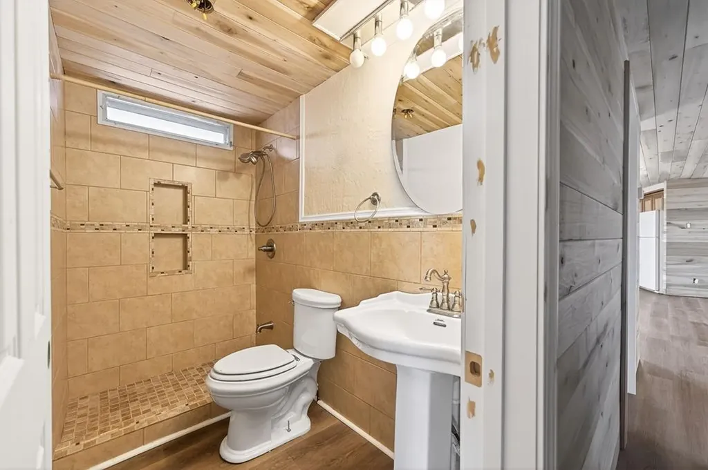 392 R J Bell Road Celina TN 38551