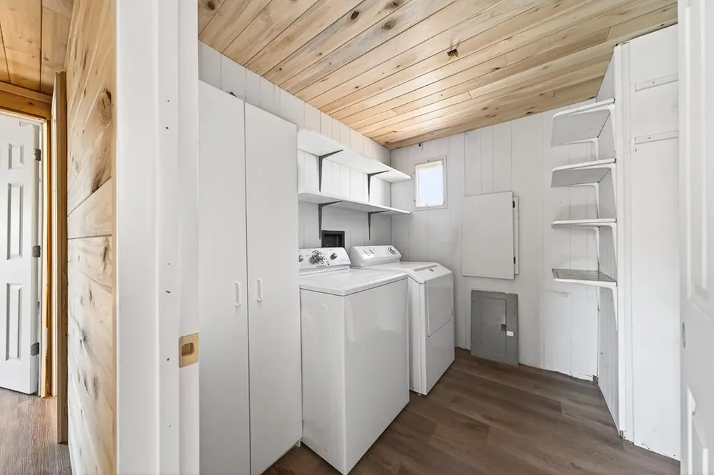 392 R J Bell Road Celina TN 38551