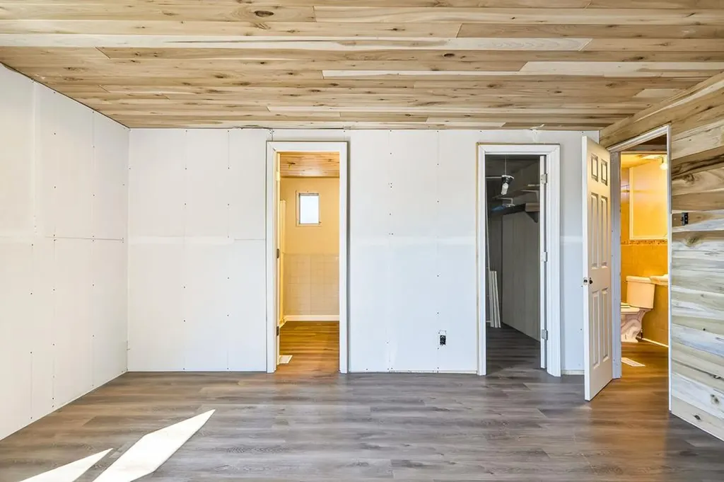 392 R J Bell Road Celina TN 38551