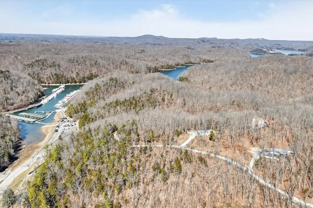 392 R J Bell Road Celina TN 38551