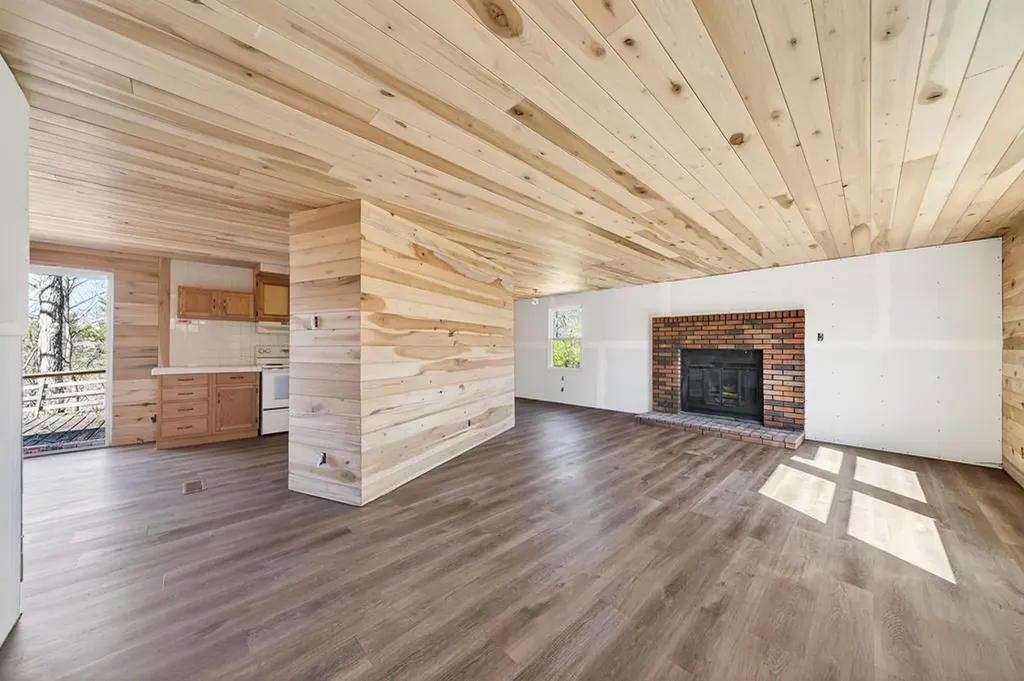 392 R J Bell Road Celina TN 38551