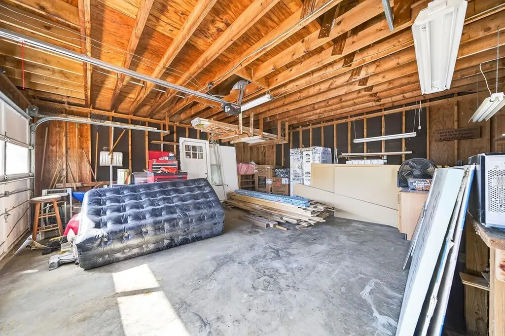 392 R J Bell Road Celina TN 38551