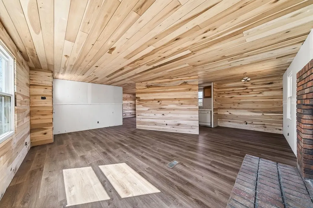 392 R J Bell Road Celina TN 38551