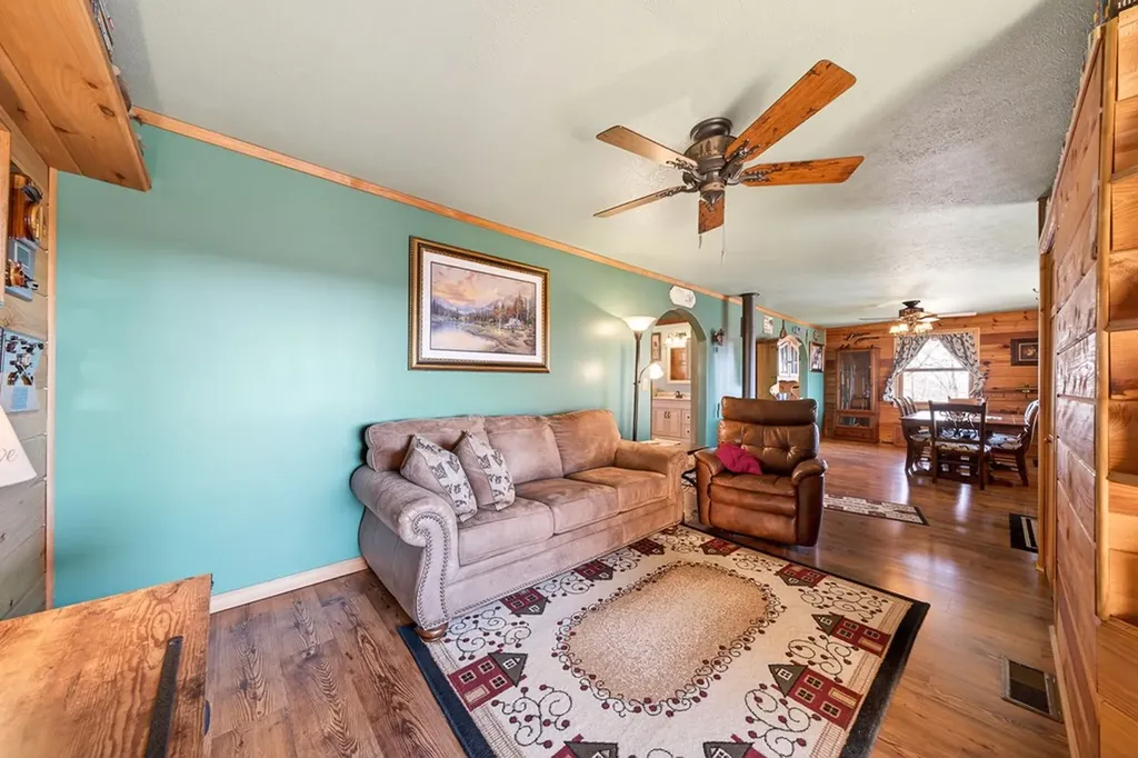 639 Cabin Hill Road Celina TN 38551