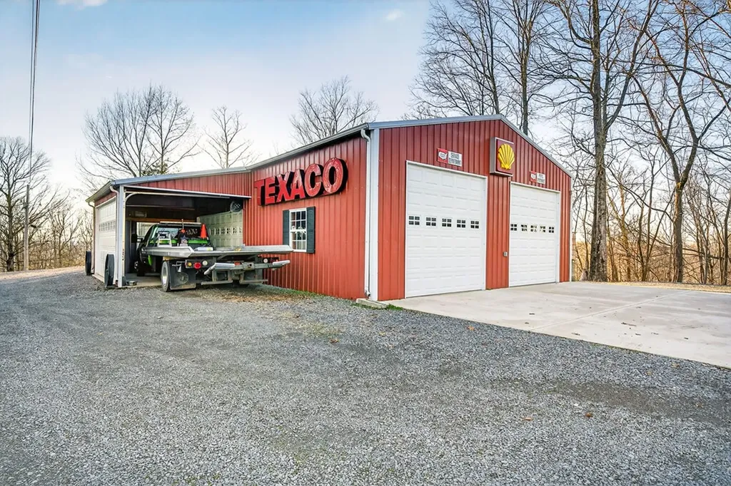 639 Cabin Hill Road Celina TN 38551