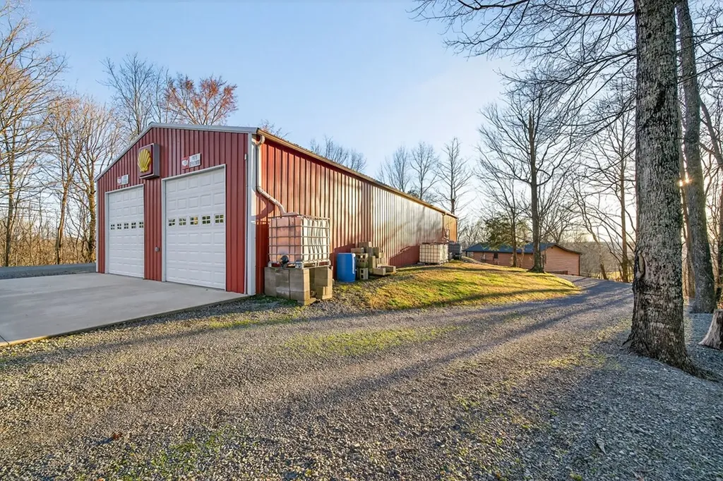 639 Cabin Hill Road Celina TN 38551