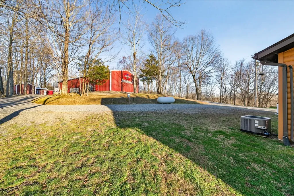 639 Cabin Hill Road Celina TN 38551