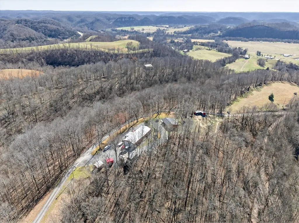 639 Cabin Hill Road Celina TN 38551