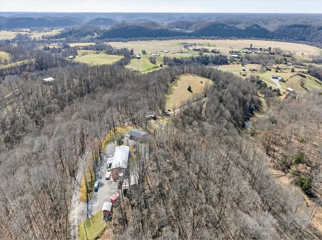 639 Cabin Hill Road Celina TN 38551