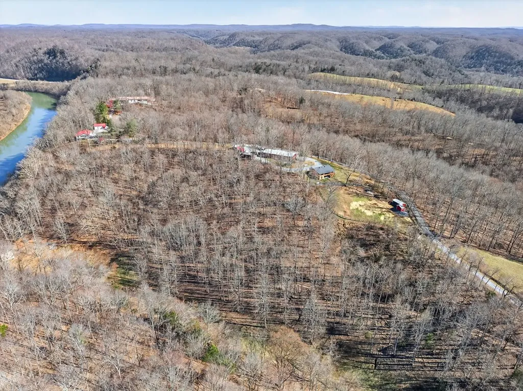 639 Cabin Hill Road Celina TN 38551