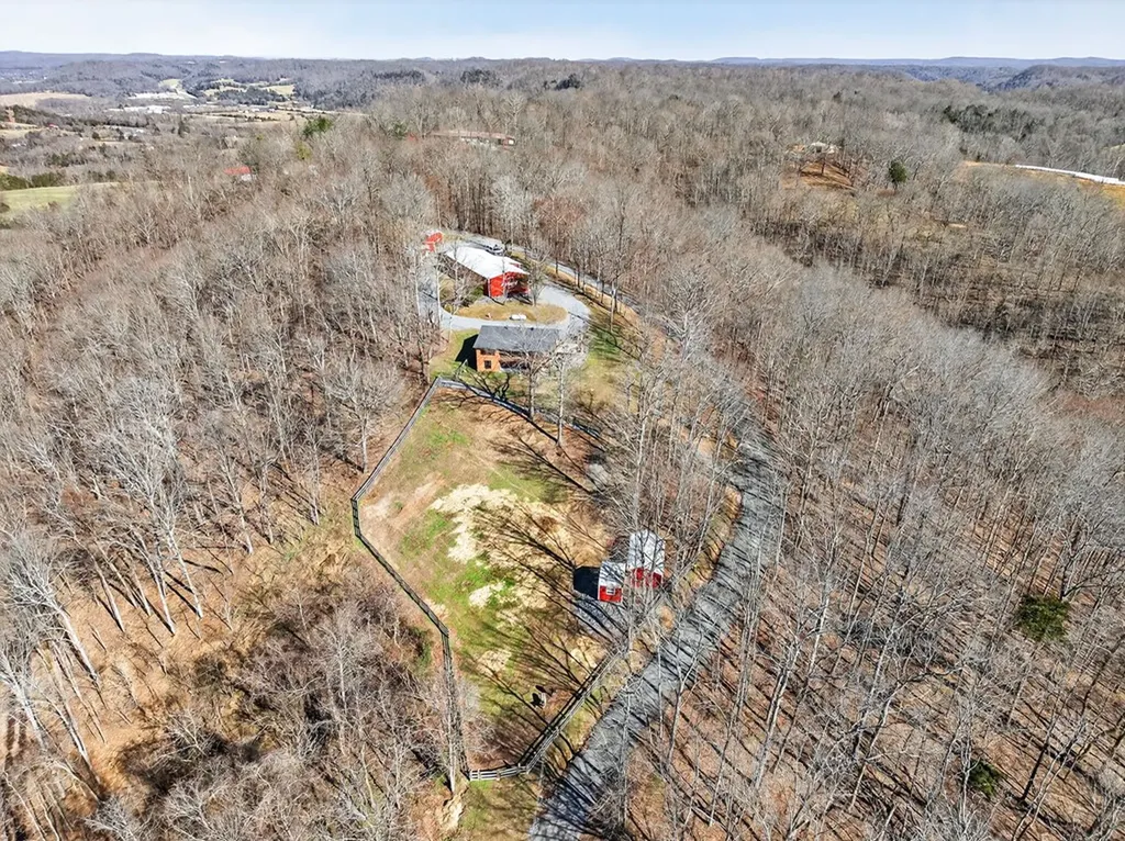 639 Cabin Hill Road Celina TN 38551