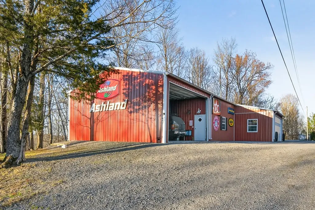 639 Cabin Hill Road Celina TN 38551