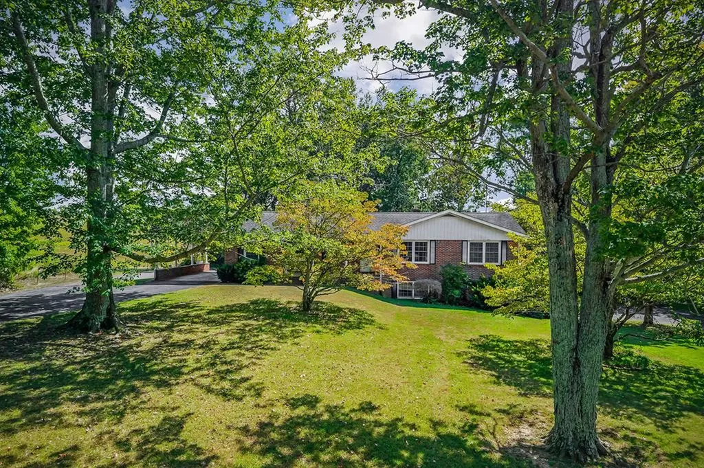 5036 Pendergrass Road Byrdstown TN 38549