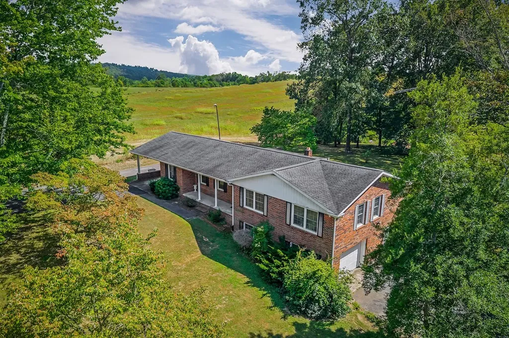 5036 Pendergrass Road Byrdstown TN 38549
