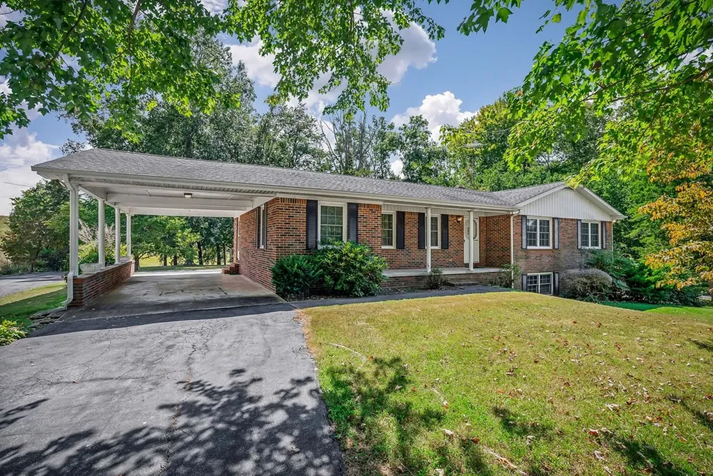 5036 Pendergrass Road Byrdstown TN 38549