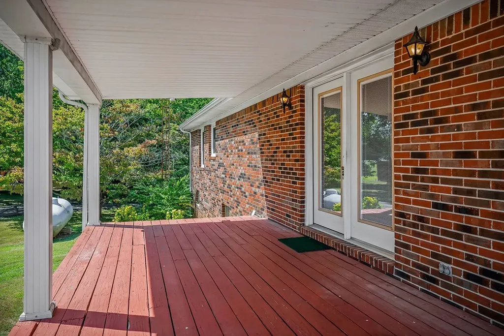 5036 Pendergrass Road Byrdstown TN 38549