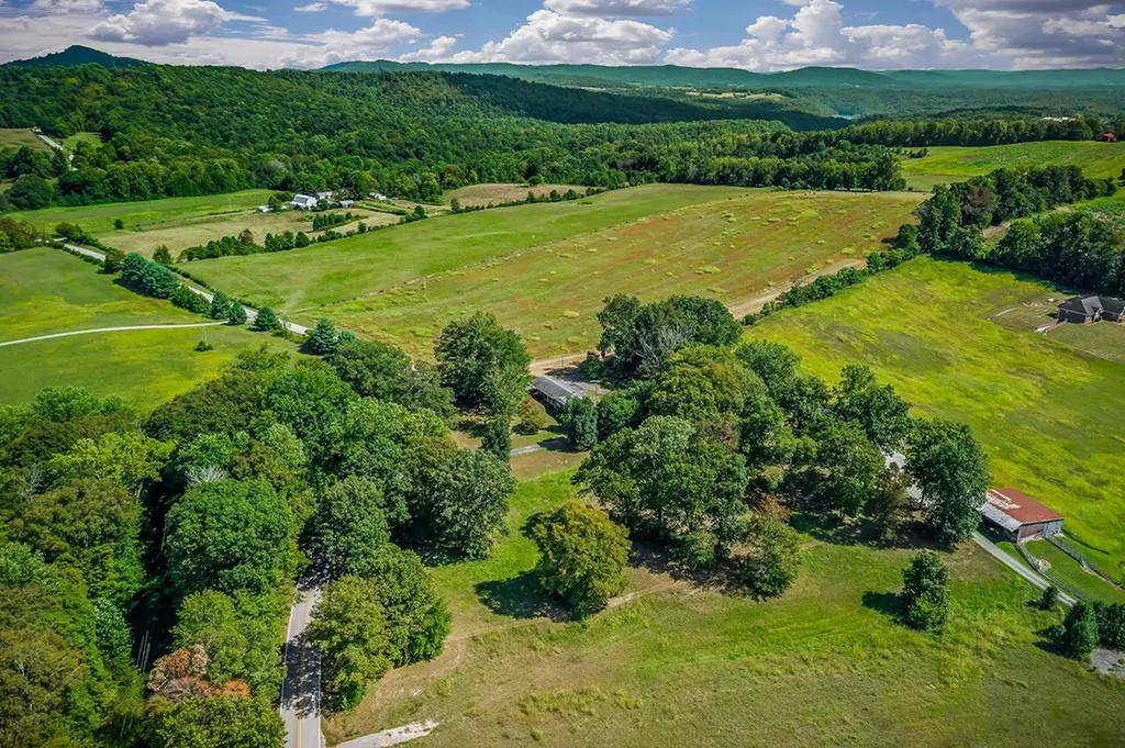 5036 Pendergrass Road Byrdstown TN 38549