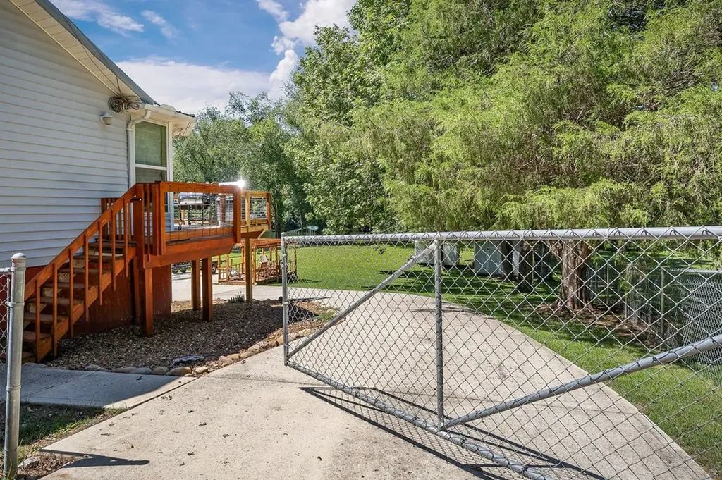 263 River Oaks Drive Sparta TN 38583