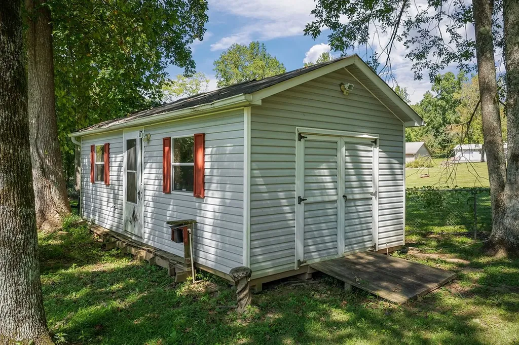 263 River Oaks Drive Sparta TN 38583