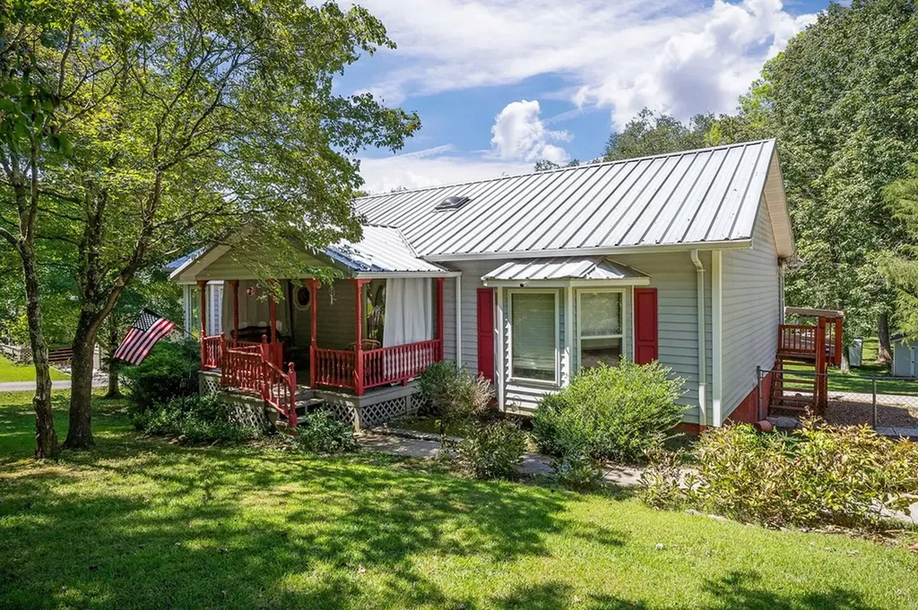 263 River Oaks Drive Sparta TN 38583