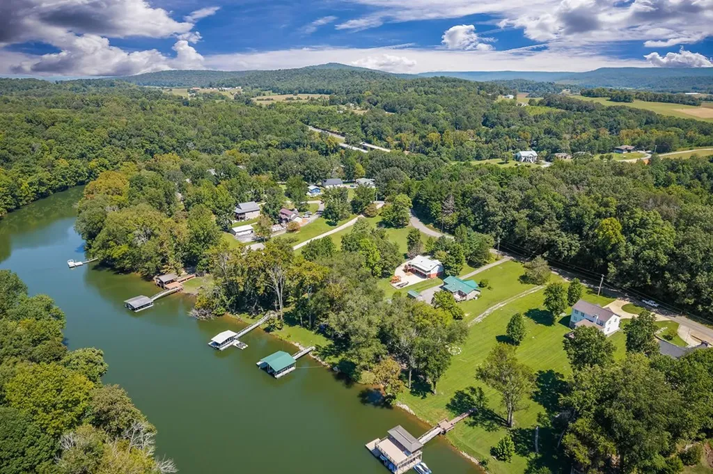 263 River Oaks Drive Sparta TN 38583