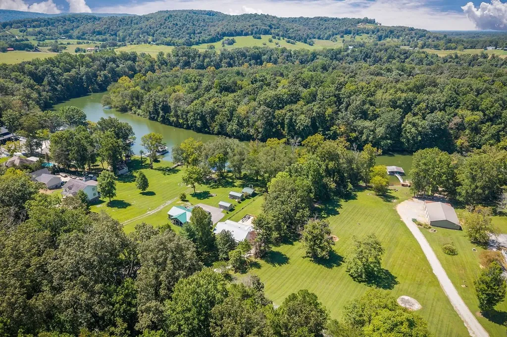 263 River Oaks Drive Sparta TN 38583