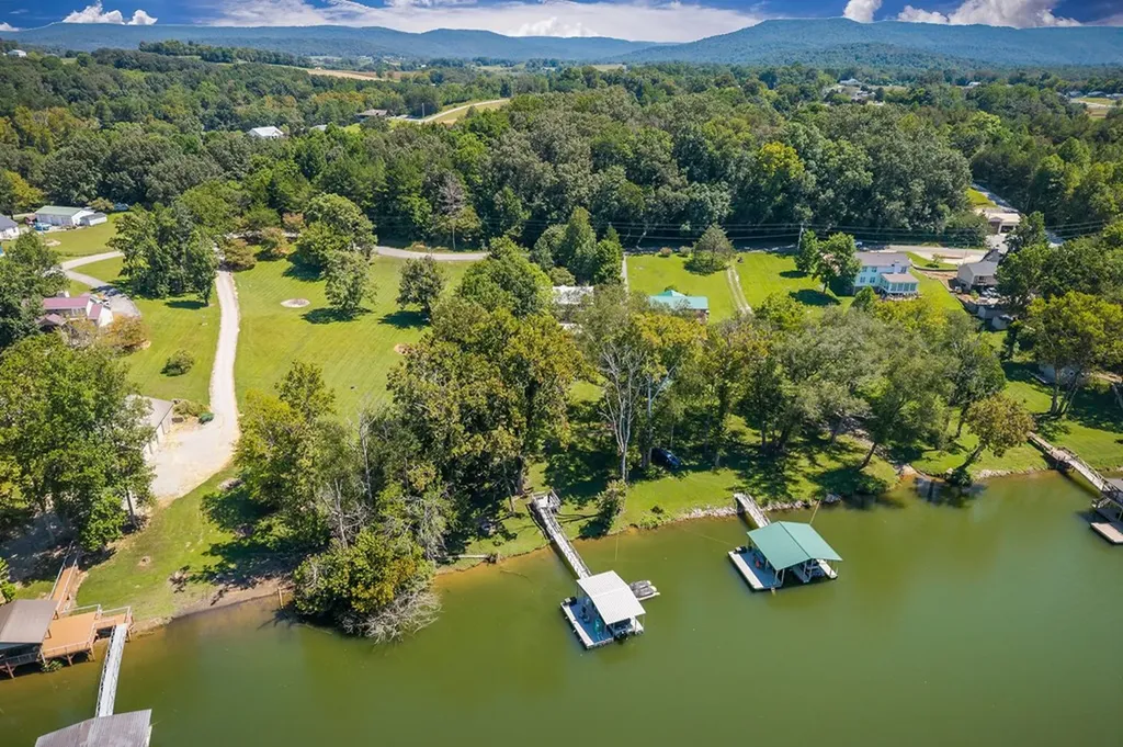 263 River Oaks Drive Sparta TN 38583