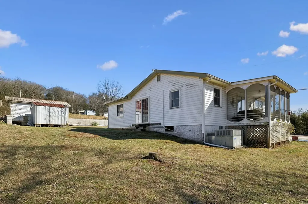 802 Water Street Livingston TN 38570